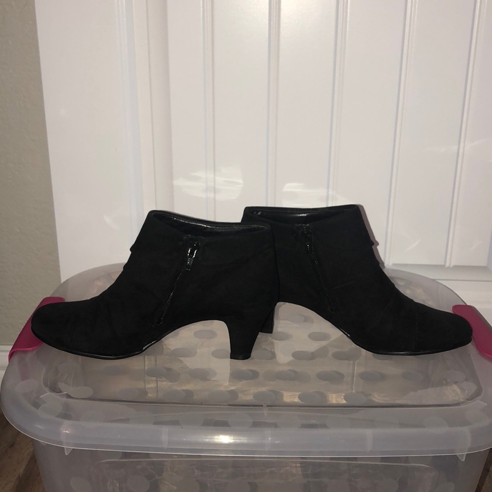 Boots - Picture 3 of 5